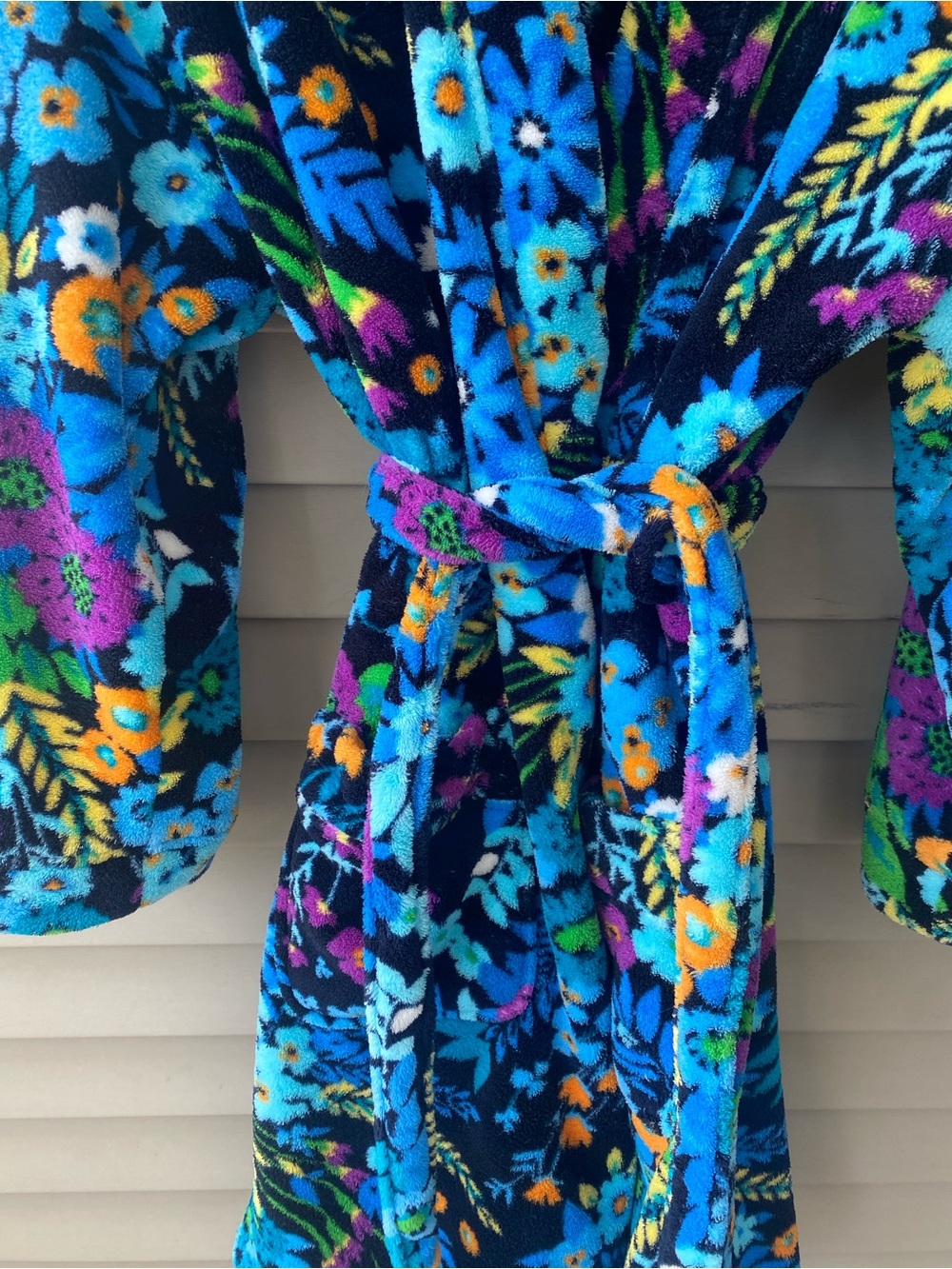 Vera Bradley Multicolor Plush Robe with Blue & Green Floral Pattern - Picture 3 of 9